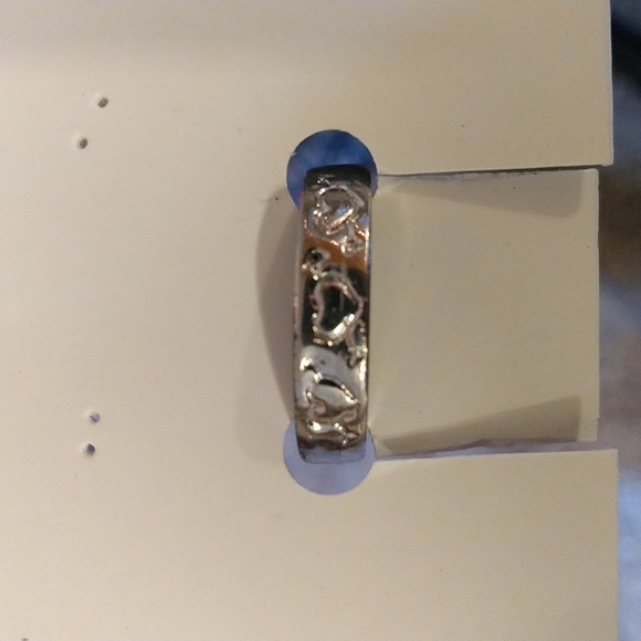 Set of Costume Jewelry Rings - Picture 8 of 9